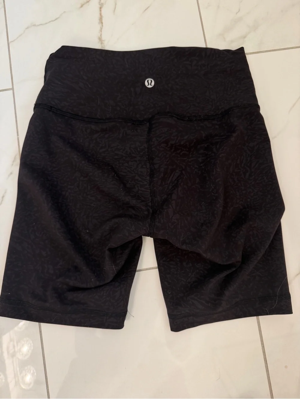 Lululemon black patterned wunder train shorts size 4